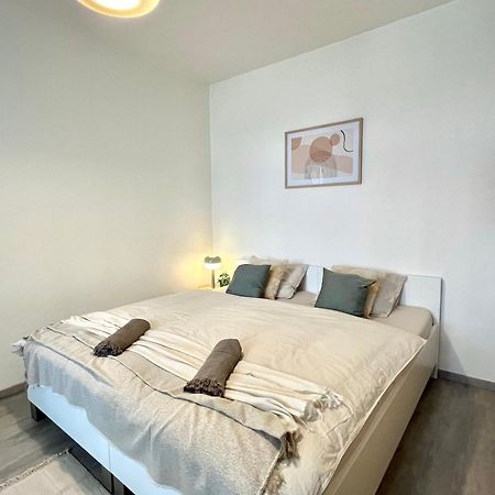 The Elite Suite Downtown 2- Bedroom Apt Ac & Garage Parking Bratislava Exterior photo