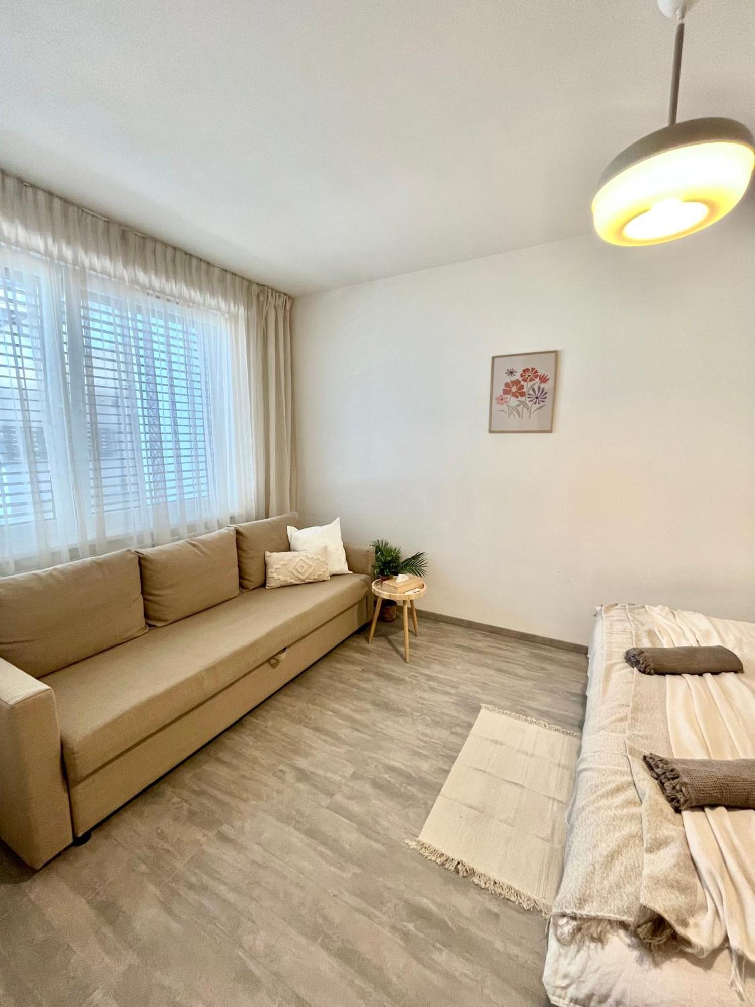 The Elite Suite Downtown 2- Bedroom Apt Ac & Garage Parking Bratislava Exterior photo
