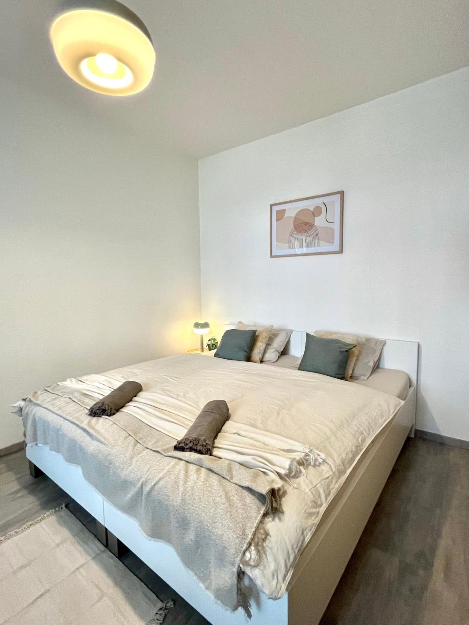 The Elite Suite Downtown 2- Bedroom Apt Ac & Garage Parking Bratislava Exterior photo