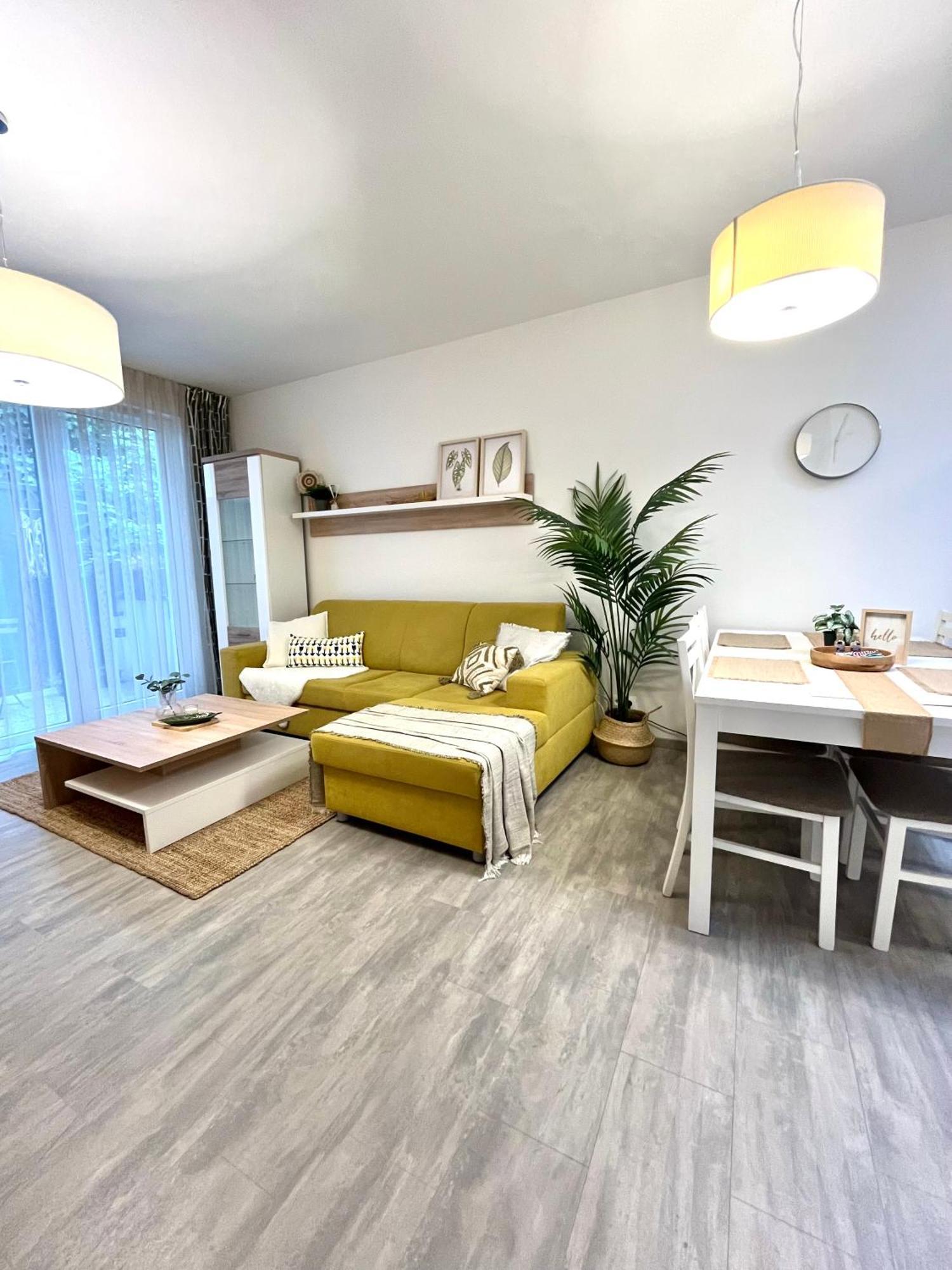 The Elite Suite Downtown 2- Bedroom Apt Ac & Garage Parking Bratislava Exterior photo